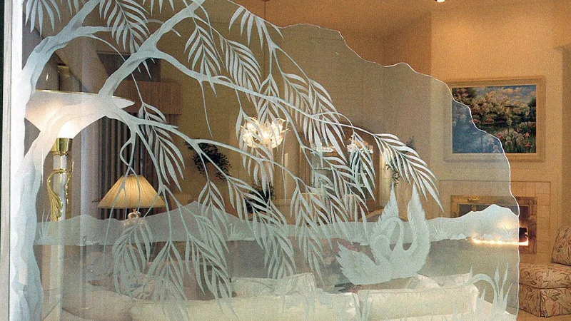 پارتیشن شیشه ای طرح دار چیست و کجا کاربرد دارد؟